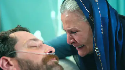 Sadakat se rompe al reencontrarse con Boran: “Tu madre está aquí a tu lado” Sadakat se rompe al reencontrarse con Boran: “Tu madre está aquí a tu lado”