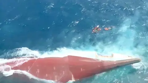 Naufragio de un barco en el mar de Java Naufragio de un barco en el mar de Java