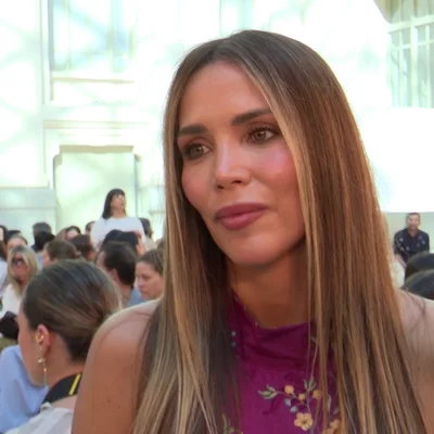 Rosanna Zanetti atendiendo a la prensa