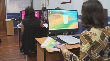 J&oacute;venes preparando una opositores