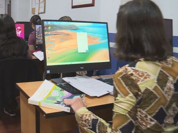 J&oacute;venes preparando una opositores
