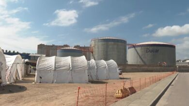El campamento temporal del Puerto de Ceuta tiene capacidad para 1.700 migrantes, pero no será suficiente