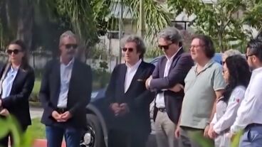 Las im&aacute;genes del padre de Claudia Tacoronte en el al lugar donde muri&oacute; su hija