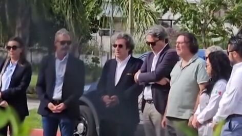 Las im&aacute;genes del padre de Claudia Tacoronte en el al lugar donde muri&oacute; su hija