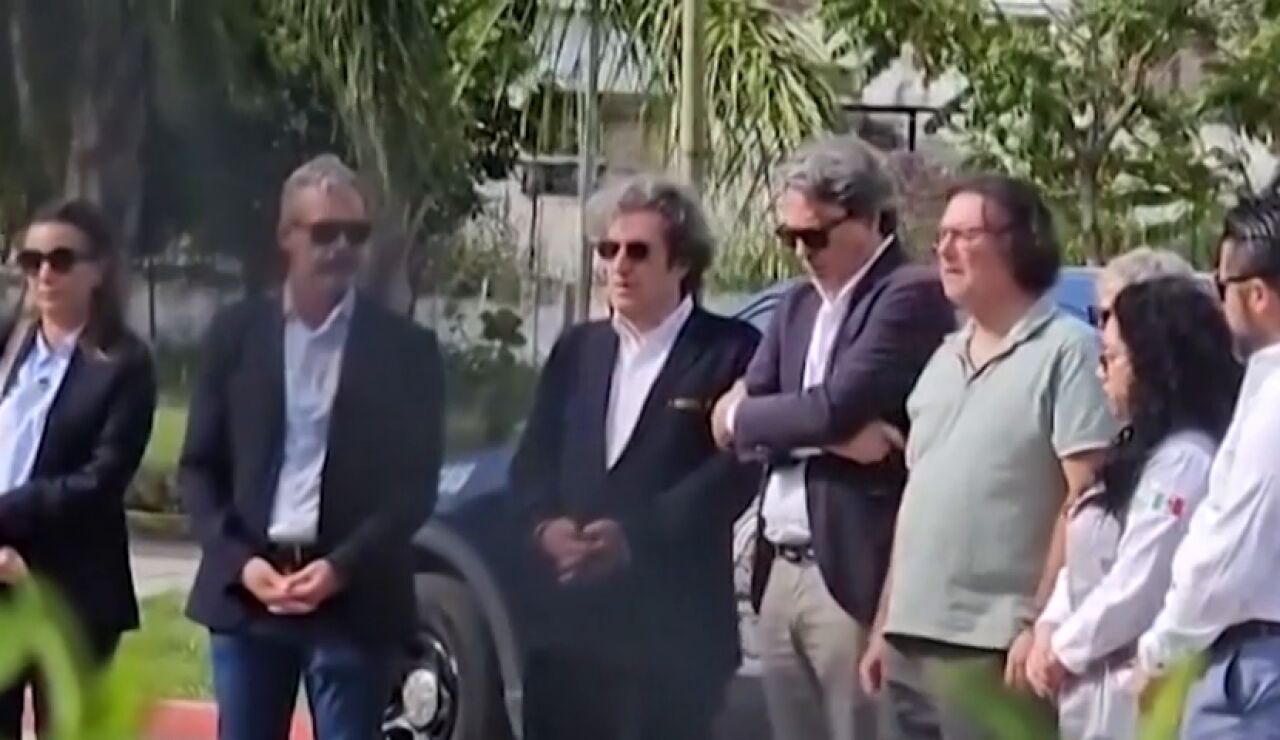 Las im&aacute;genes del padre de Claudia Tacoronte en el al lugar donde muri&oacute; su hija