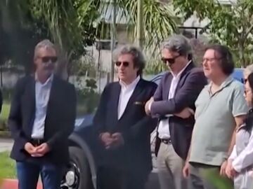 Las im&aacute;genes del padre de Claudia Tacoronte en el al lugar donde muri&oacute; su hija