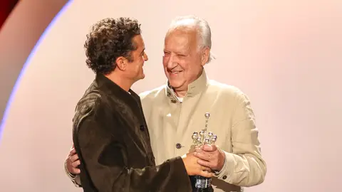 Orlando Bloom y Werner Herzog en la ceremonia de inauguración de la 74.ª edición del Festival de Cine de San Sebastián Orlando Bloom y Werner Herzog en la ceremonia de inauguración de la 74.ª edición del Festival de Cine de San Sebastián