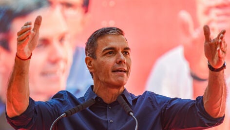 El presidente del Gobierno, Pedro S&aacute;nchez, durante la celebraci&oacute;n de la Fiesta de la Rosa del PSC, a 20 de septiembre de 2026, en Gav&agrave;, Barcelona,