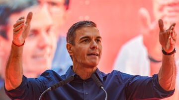 El presidente del Gobierno, Pedro S&aacute;nchez, durante la celebraci&oacute;n de la Fiesta de la Rosa del PSC, a 20 de septiembre de 2026, en Gav&agrave;, Barcelona,