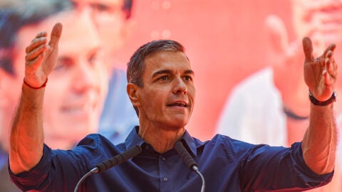El presidente del Gobierno, Pedro S&aacute;nchez, durante la celebraci&oacute;n de la Fiesta de la Rosa del PSC, a 20 de septiembre de 2026, en Gav&agrave;, Barcelona,