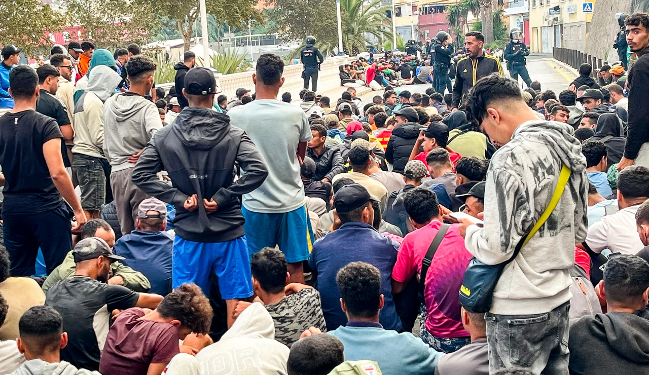 Un grupo de migrantes marroquíes en Ceuta