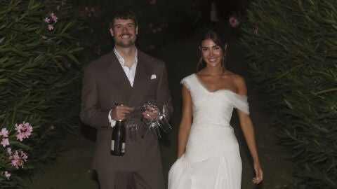 El ya matrimonio posando ante la prensa