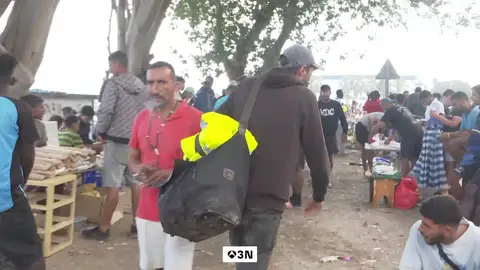 25 euros por una choza: mafias en las playas de Ceuta que cobran por controlar su terreno 25 euros por una choza: mafias en las playas de Ceuta que cobran por controlar su terreno