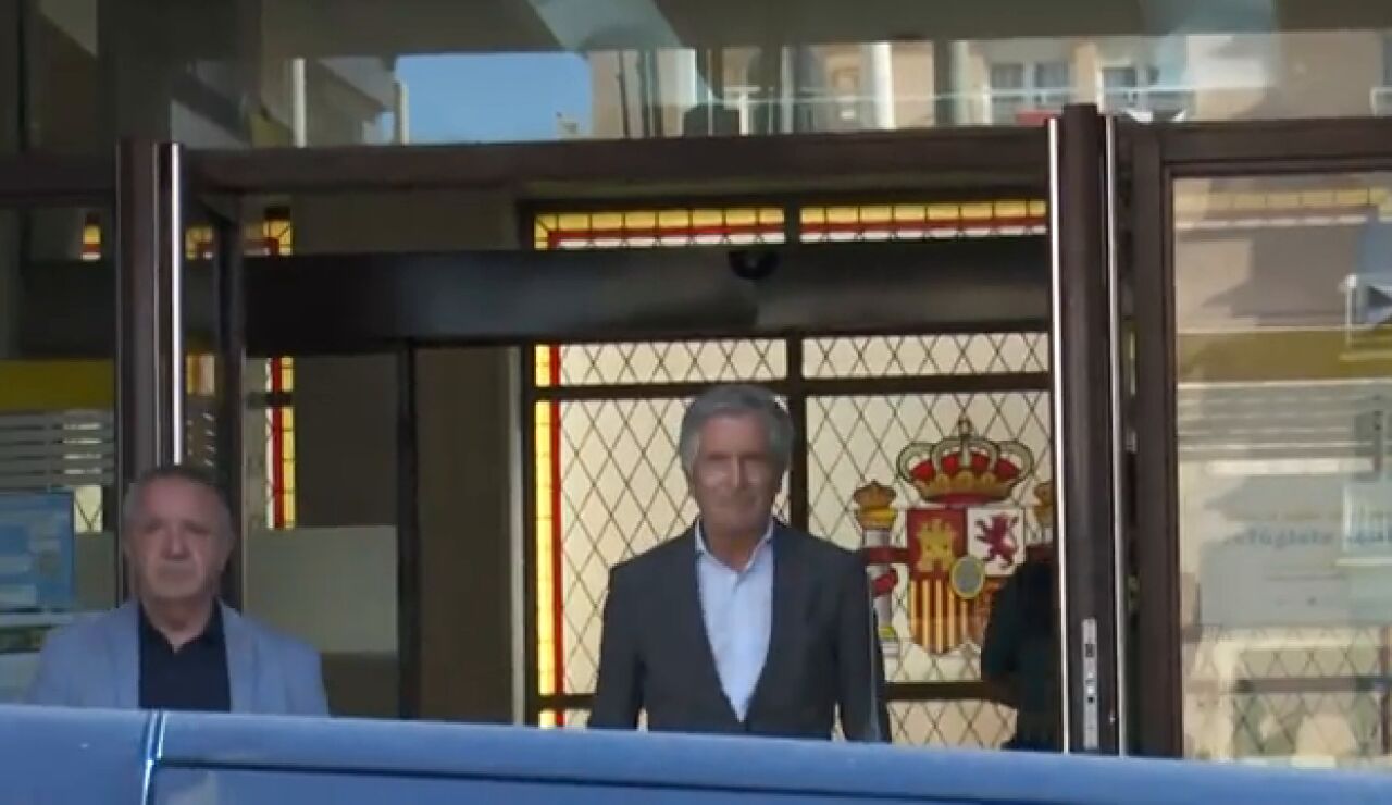 Ceuta vuelve a despedir a Marlaska entre pitos y abucheos: "Perro, traidor"