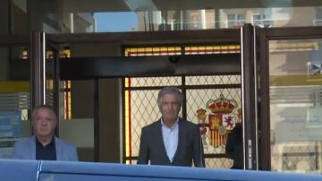 Ceuta vuelve a despedir a Marlaska entre pitos y abucheos: "Perro, traidor"