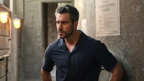 Andrés intenta que Gabriel readmita a Tasio y le acusa de haberse autolesionado: "Hace falta mucha fuerza para que se salga el hombro" Andrés intenta que Gabriel readmita a Tasio y le acusa de haberse autolesionado: "Hace falta mucha fuerza para que se salga el hombro"