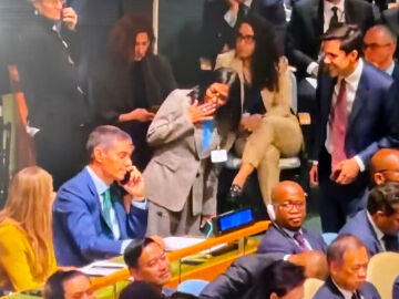 Captura de video tomado de rastreo de redes que muestra a Delcy Rodr&iacute;guez saludando a Pedro S&aacute;nchez