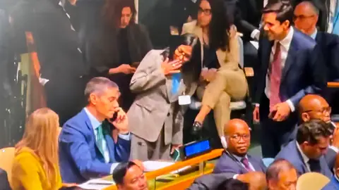 Captura de video tomado de rastreo de redes que muestra a Delcy Rodríguez saludando a Pedro Sánchez Captura de video tomado de rastreo de redes que muestra a Delcy Rodríguez saludando a Pedro Sánchez