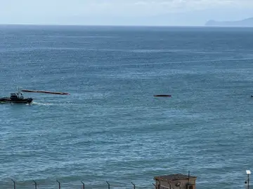 Imagen de una parte de la boya desinflada Imagen de una parte de la boya desinflada