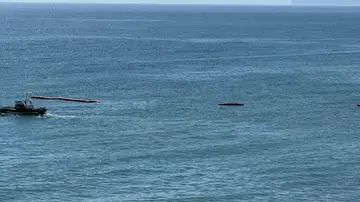 Imagen de una parte de la boya desinflada Imagen de una parte de la boya desinflada