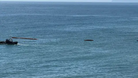 Imagen de una parte de la boya desinflada Imagen de una parte de la boya desinflada