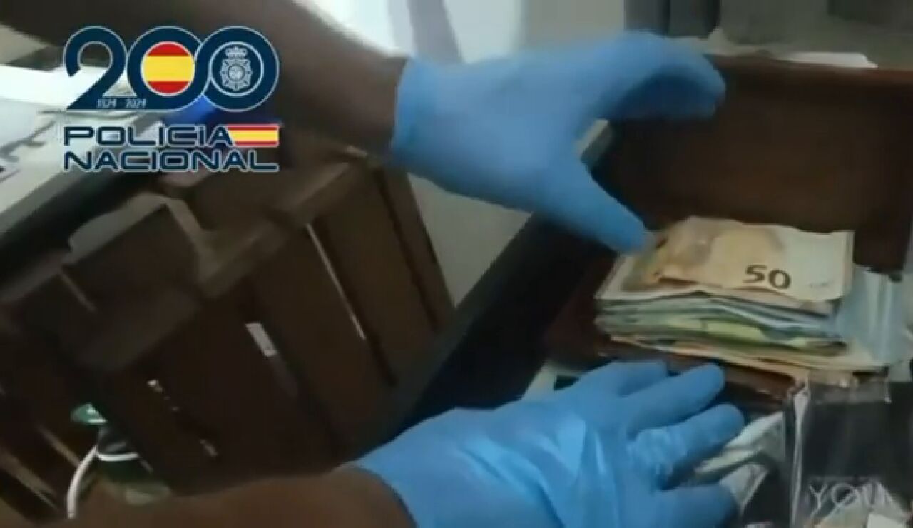 Detienen a un hombre en Lanzarote con cuatro kilos de coca&iacute;na y 25.000 euros ocultos dentro de un congelador