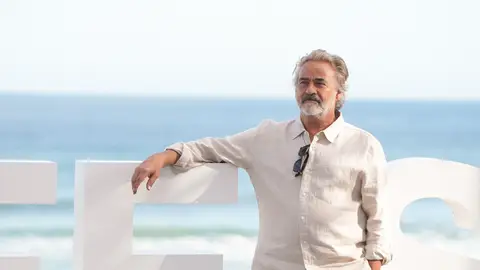 Eduard Fernández, durante el photocall de la película 'El mal padre' Eduard Fernández, durante el photocall de la película 'El mal padre'