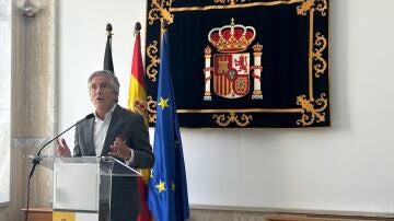 Marlaska visita las instalaciones habilitadas para migrantes en Ceuta