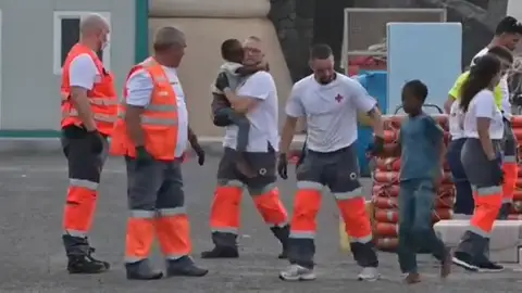 Llegan migrantes a El Hierro Llegan migrantes a El Hierro
