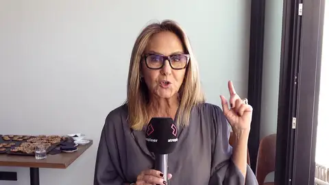 María Dueñas define el primer capítulo de Sira: “Es impactante, dramático y cautivador, no te moverás de la silla” María Dueñas define el primer capítulo de Sira: “Es impactante, dramático y cautivador, no te moverás de la silla”