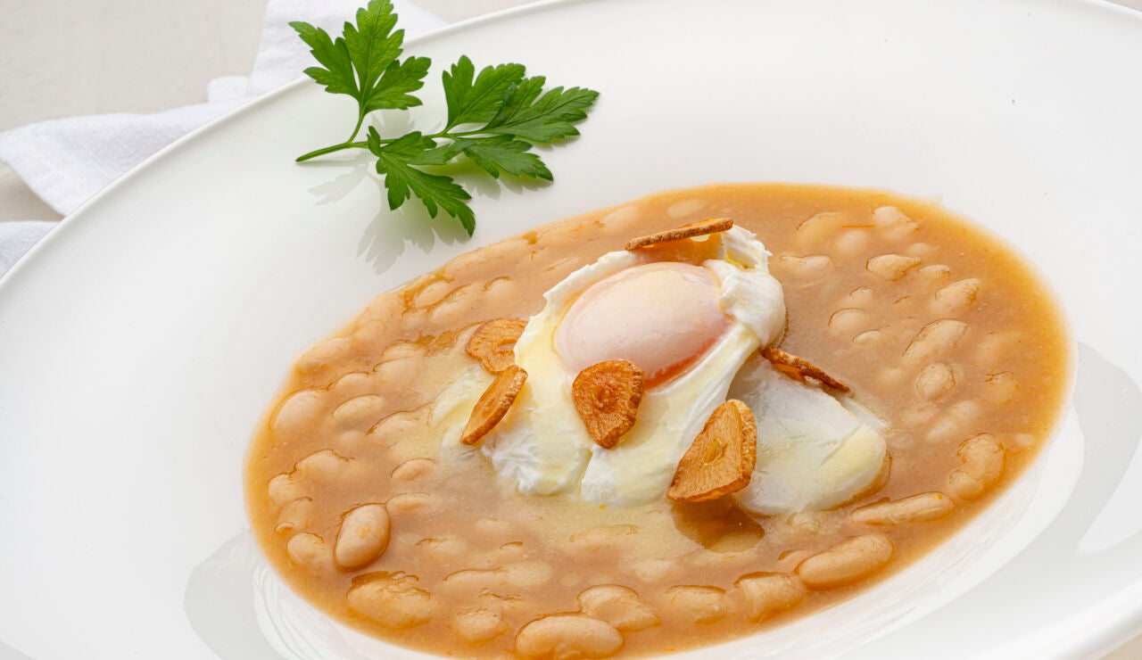 Joseba Argui&ntilde;ano conquista a Peldanyos con unas deliciosas pochas con bacalao y huevo escalfado
