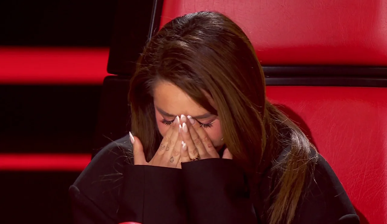 Irene emociona a Lola Índigo: “Es la primera vez que se me caen las lágrimas en La Voz”
