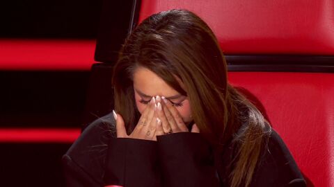 Irene emociona a Lola &Iacute;ndigo: &ldquo;Es la primera vez que se me caen las l&aacute;grimas en La Voz&rdquo;