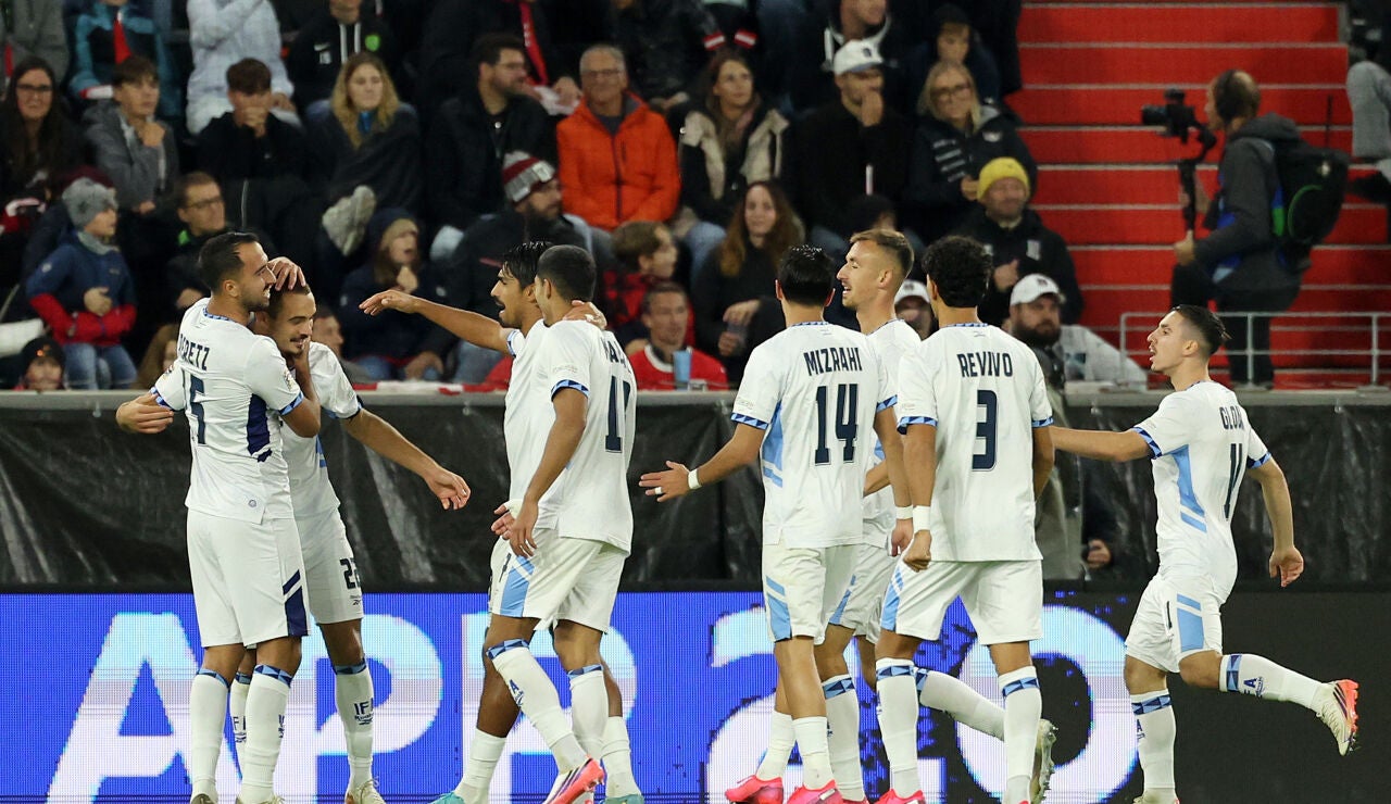 Abu Farchi celebra su gol a Austria