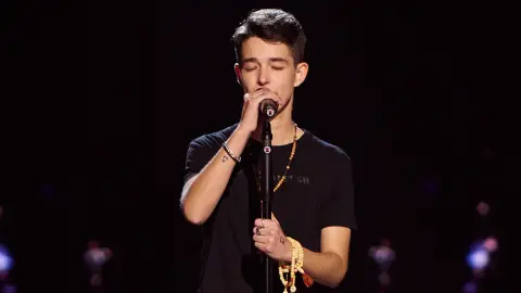 Aura canta por primera vez en público este tema de Extremoduro en La Voz Aura canta por primera vez en público este tema de Extremoduro en La Voz