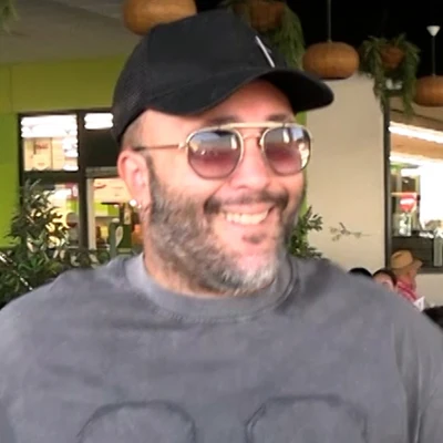 Kiko Rivera sonriente con la prensa