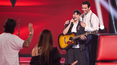 Carlos y Mika en La Voz