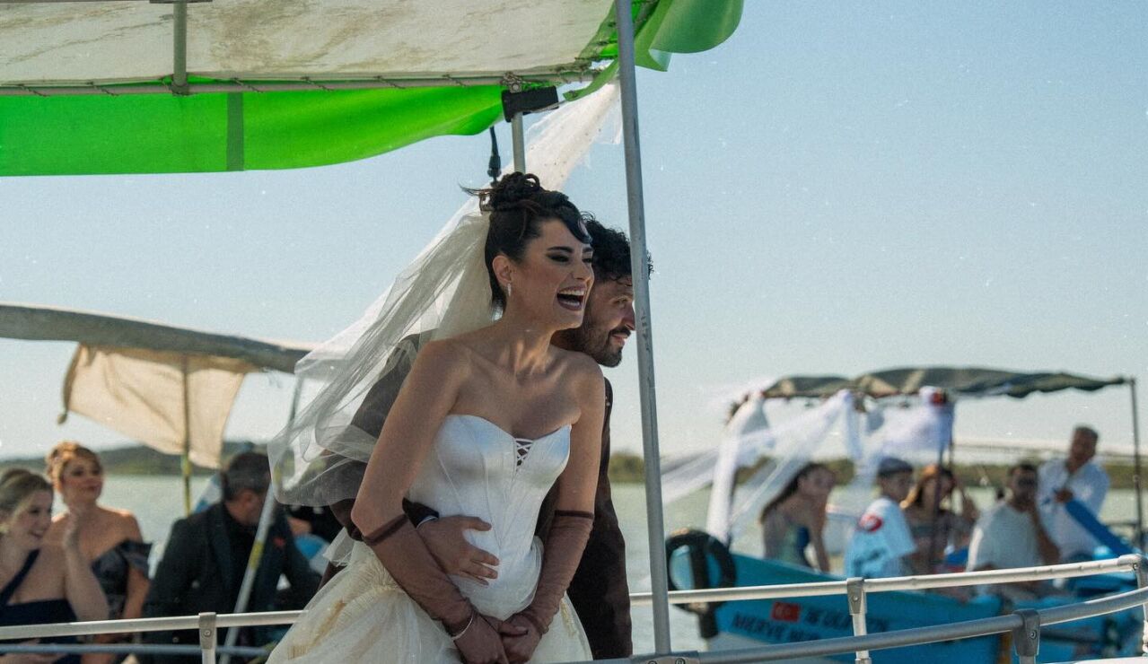 La boda de tres d&iacute;as sobre el agua de Merve Nur Bengi, la actriz que da vida a Sedef en El secreto