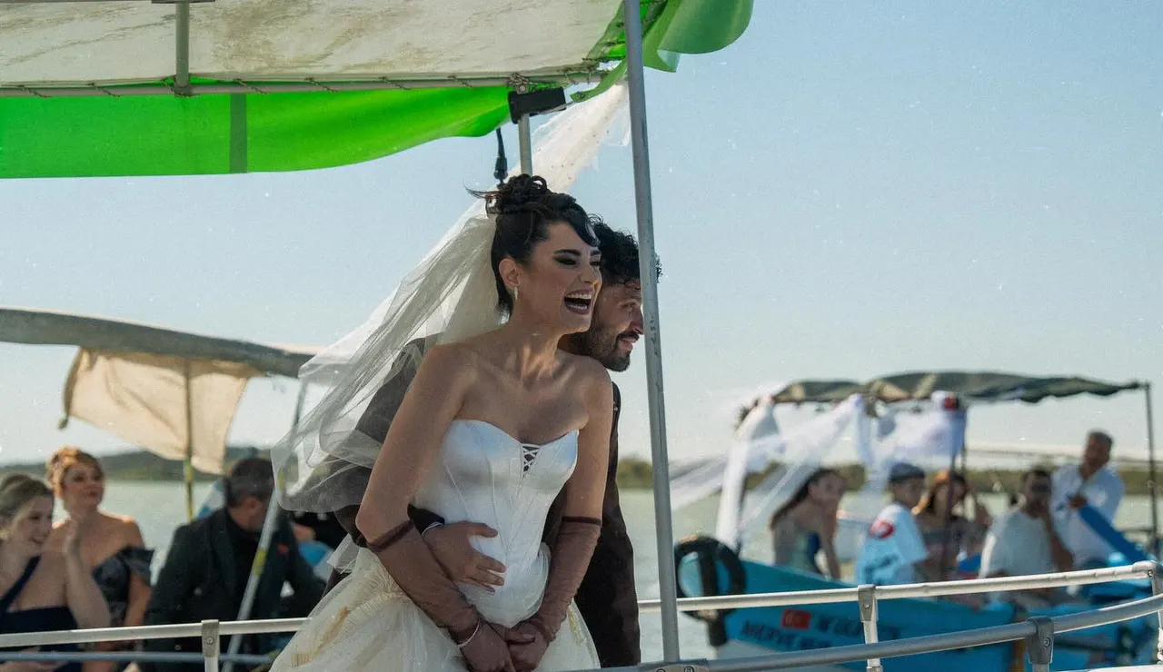 La boda de tres días sobre el agua de Merve Nur Bengi, la actriz que da vida a Sedef en El secreto
