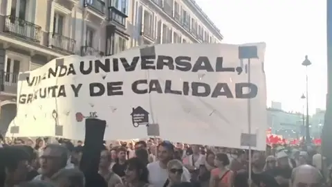 Las protestas contra los desahucios se extienden por varias ciudades españolas bajo el lema "Ni una Maricarmen más" Las protestas contra los desahucios se extienden por varias ciudades españolas bajo el lema "Ni una Maricarmen más"