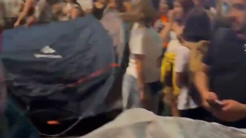 Cientos de personas acampan en Sol