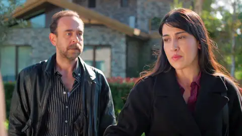 Tulay y Erkan intentan recuperar la confianza de Serhat y Zeynep, pero un detalle les delata Tulay y Erkan intentan recuperar la confianza de Serhat y Zeynep, pero un detalle les delata