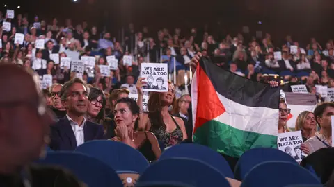 El público en la gala de clausura del Festival de San Sebastián con mensajes de apoyo a Palestina El público en la gala de clausura del Festival de San Sebastián con mensajes de apoyo a Palestina