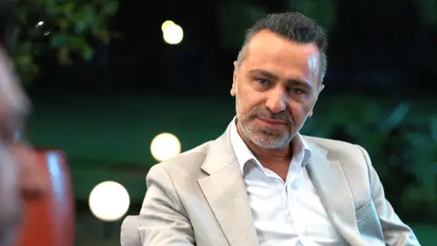 ¿Dónde está el patriarca de los Tecer? Cihan y Serhat rompen su silencio sobre su padre ¿Dónde está el patriarca de los Tecer? Cihan y Serhat rompen su silencio sobre su padre