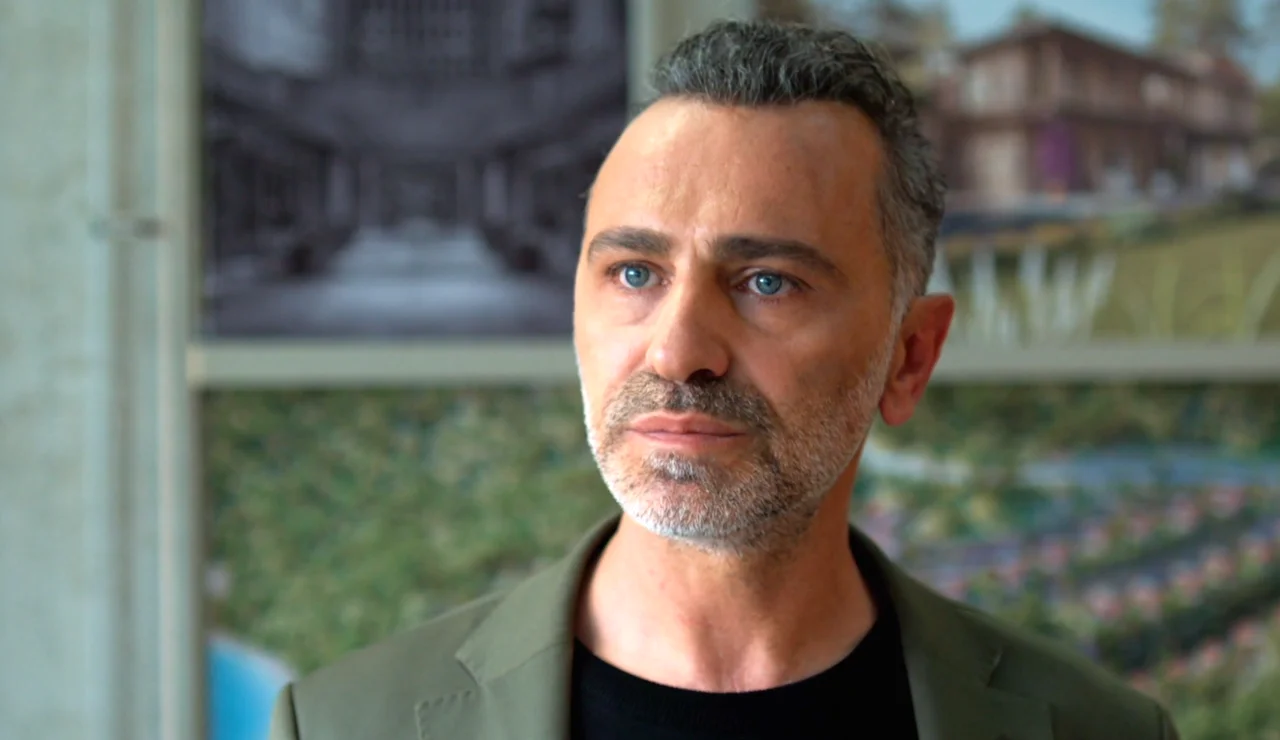 Cihan envenena a Serhat contra Zeynep: "Esa chica es una avariciosa"