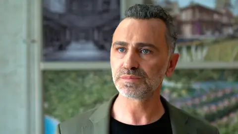 Cihan envenena a Serhat contra Zeynep: "Esa chica es una avariciosa" Cihan envenena a Serhat contra Zeynep: "Esa chica es una avariciosa"
