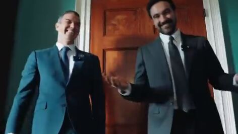 El alcalde de Nueva York publica un v&iacute;deo con S&aacute;nchez jugando al baloncesto: "Ser de izquierdas significa intentar tiros dif&iacute;ciles"