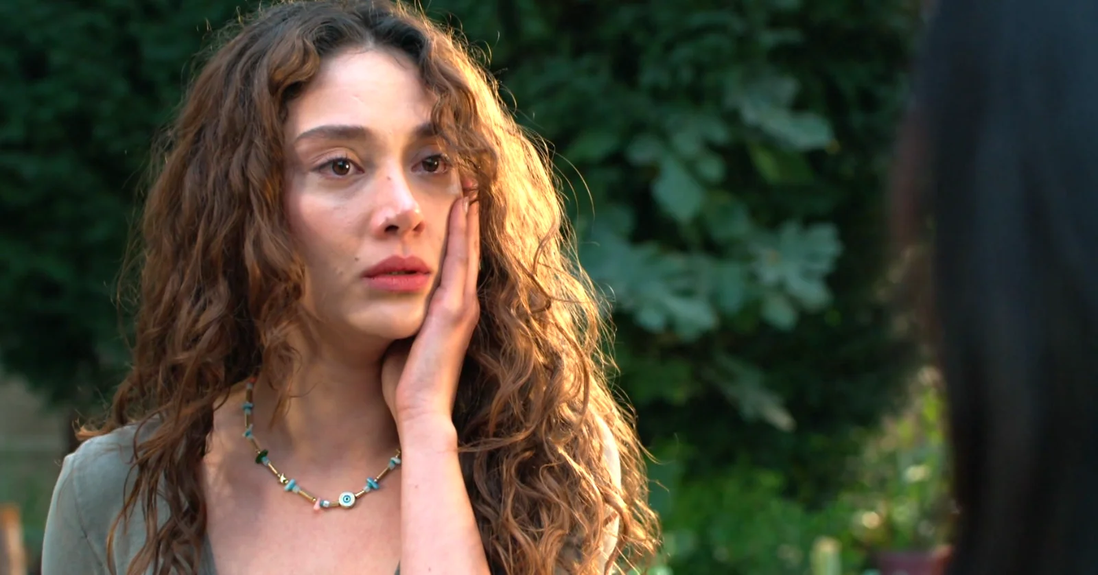 Zeynep destroza a Ebru tras descubrir su traición