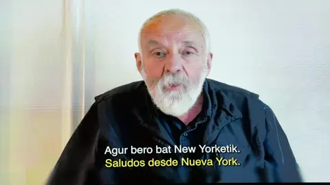 Mike Leigh agradeciendo por videoconferencia en el Festival de San Sebastián la Concha de Oro Mike Leigh agradeciendo por videoconferencia en el Festival de San Sebastián la Concha de Oro