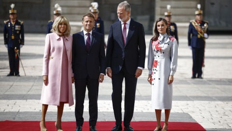 Letizia y Felipe con Macron